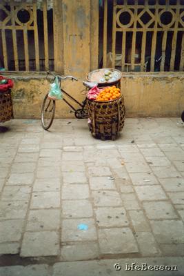 09v_021225_skys_hanoi_pho-tang-bat-ho.jpg