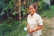 Lady picking up a blue leave at Puit Namsa