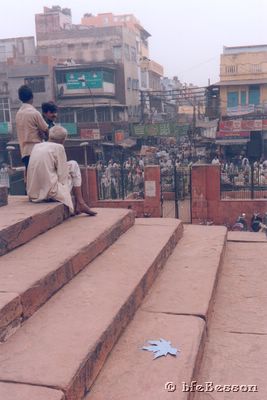 03v_031113_skys_jama-masjid.jpg