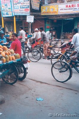 04v_031113_skys_chawri-bazar.jpg